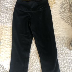 black nike cropped leggings